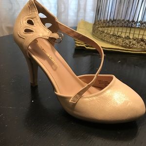 Neutral Shimmer Pumps